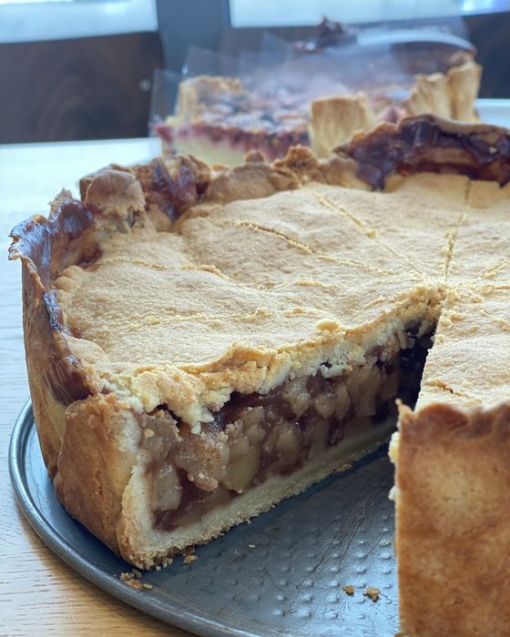 Gedeckter Obstkuchen, angeschnitten