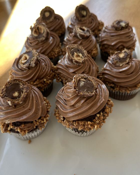 Schokoladen-Cupcakes mit Cremehaube