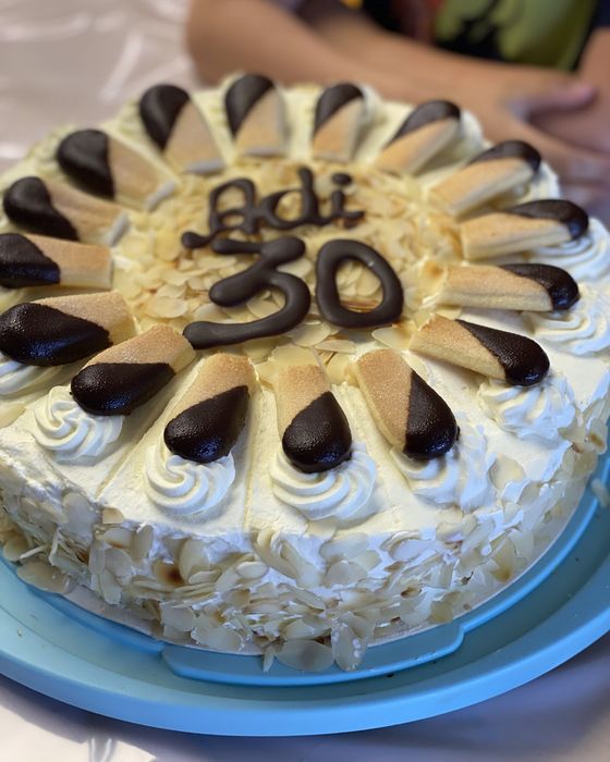 Torte zum 30. Geburtstag mit Schokoladen-Deko